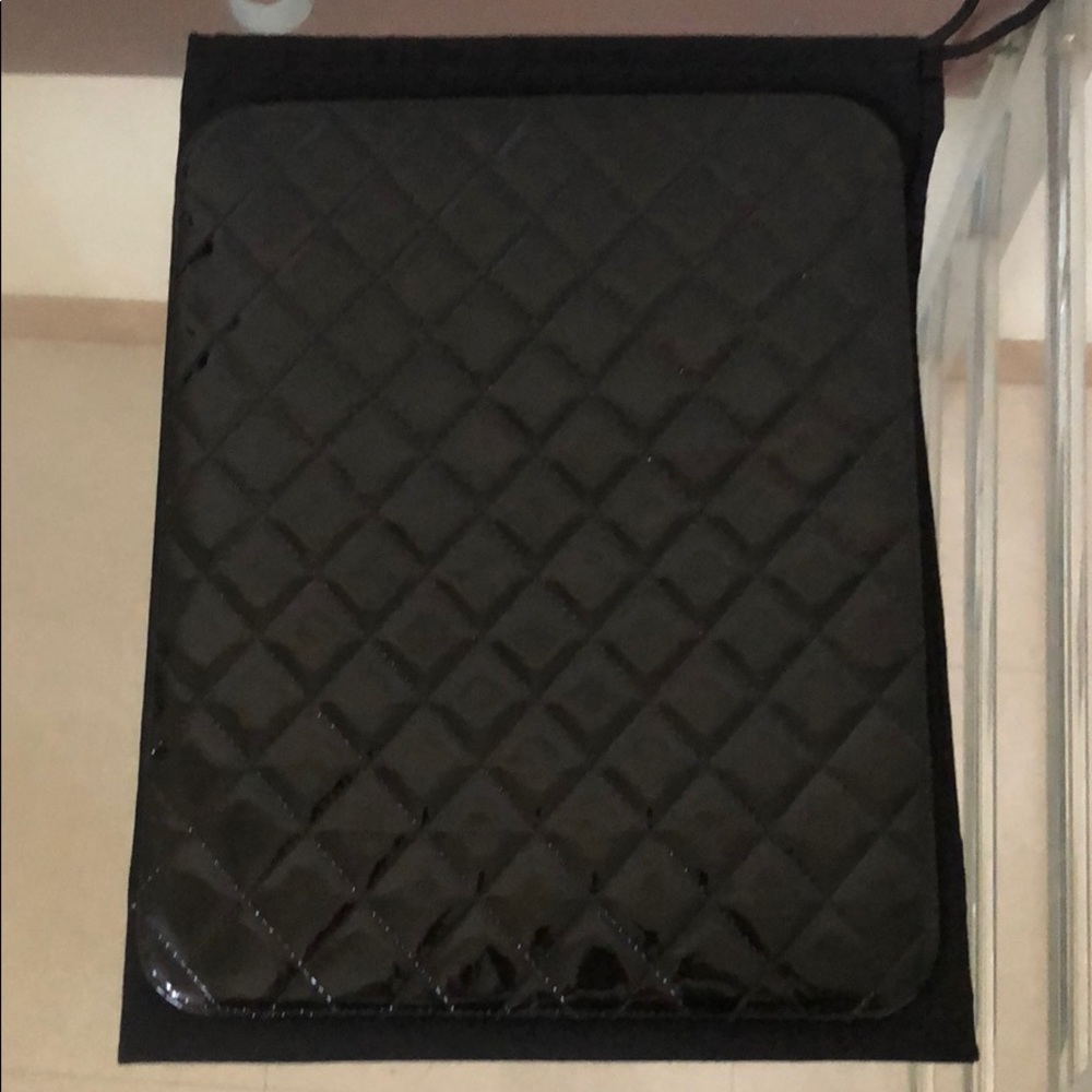 CHANEL QUILTED PATENT CC LOGO IPAD/TABLET  CASE - Picture 3 of 7